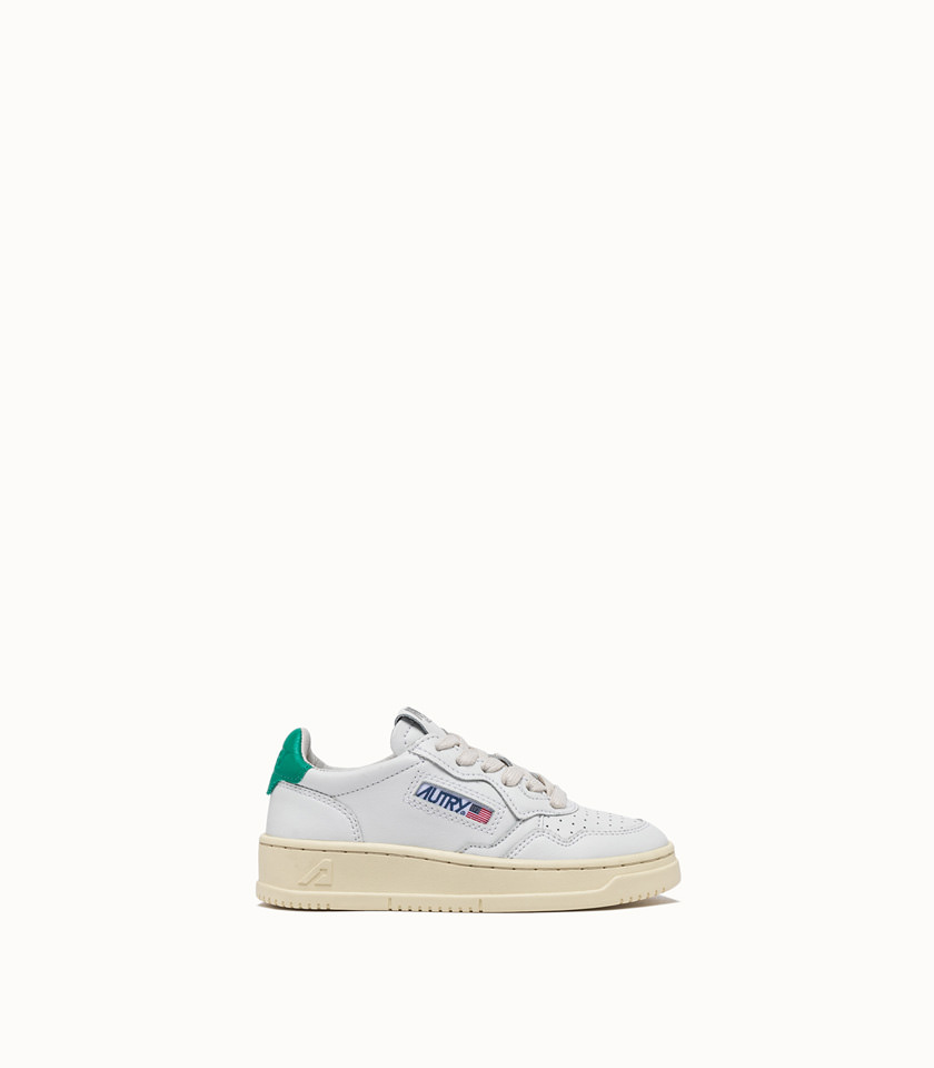 AUTRY: MEDALIST LOW SNEAKERS COLOR WHITE GREEN