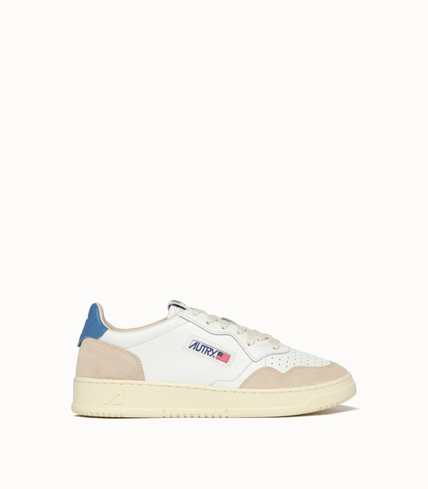 AUTRY: AUTRY MEDALIST LOW SNEAKERS COLOR WHITE LIGHT BLUE | Playground Shop