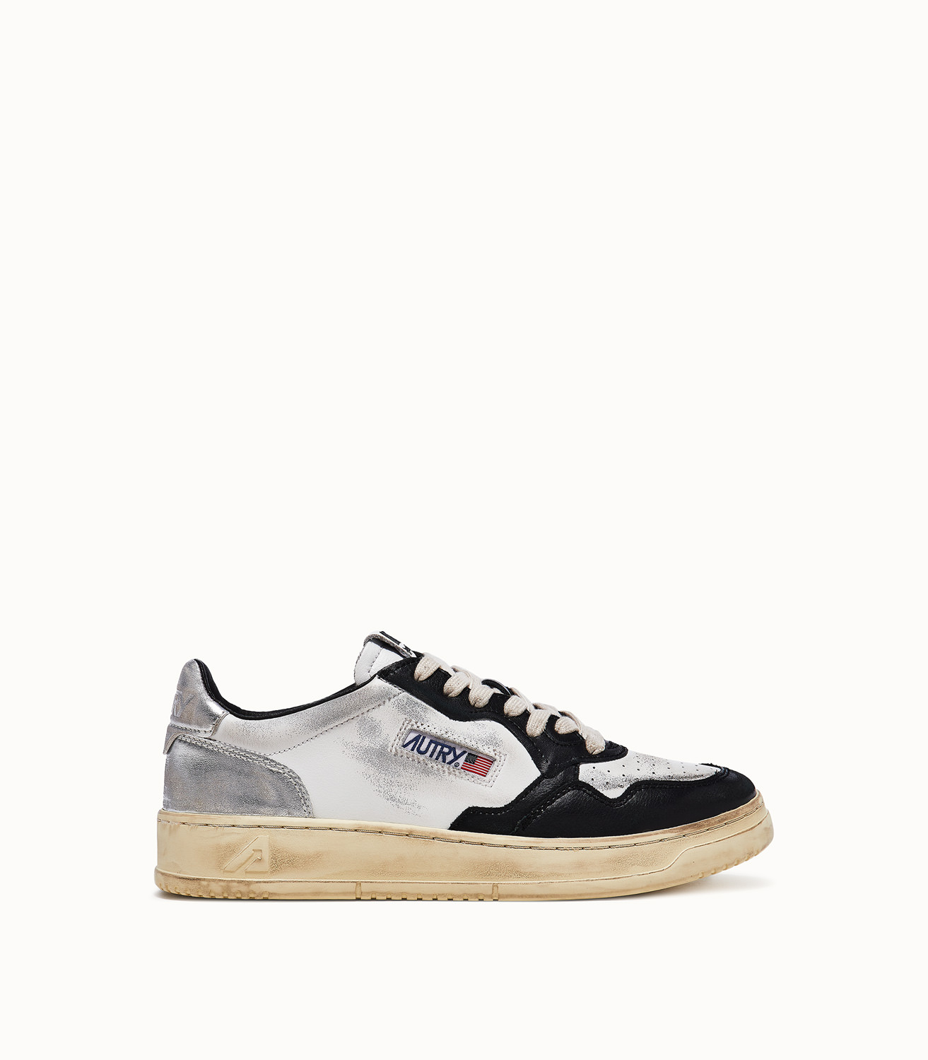 AUTRY SUPER VINTAGE LOW SNEAKERS COLOR WHITE BLACK | Playground